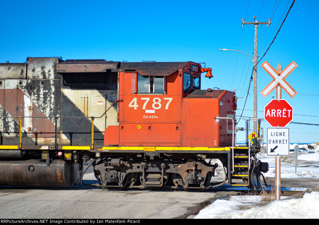 CN 4787 in Matane